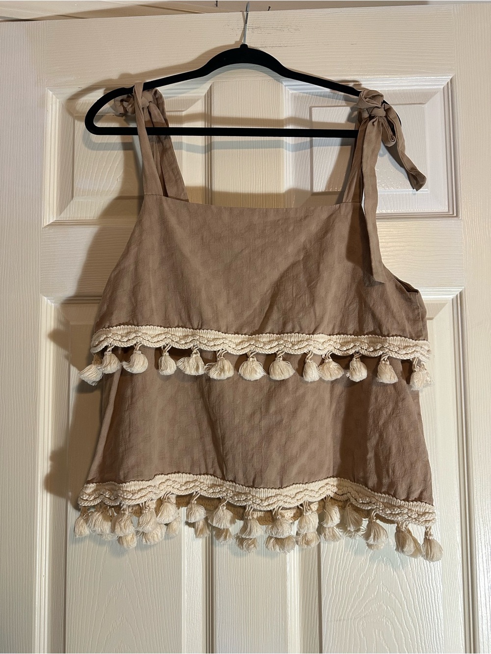 Boho Tie-Shoulder Tassel Crop Top - Beige